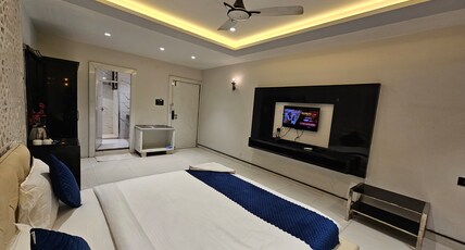 Hotel MK Vivanta Room Type - Royal Premium Room
