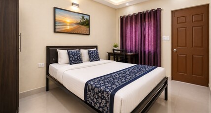 AVSHREE CROWN COMFORT STAY Room Type - DELUXE ROOM 3