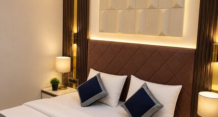 HOTEL REGAL SUITS Room Type - Deluxe Room with Air Conditioning