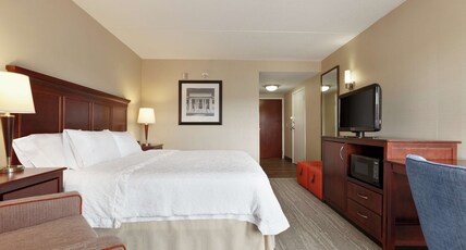 Hampton Inn by Hilton Dulles/Cascades Room Type - 1 KING BED NONSMOKING