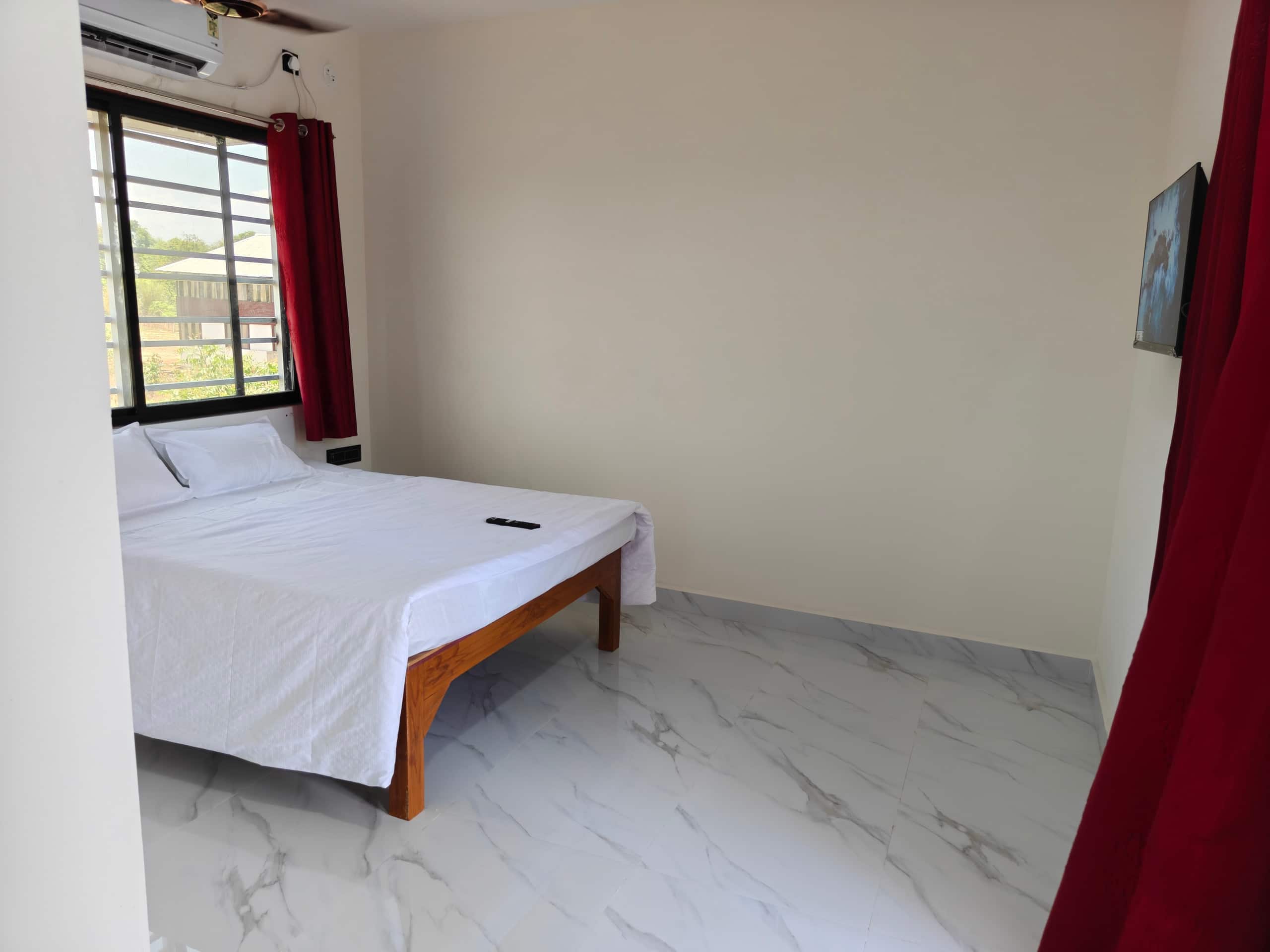 Evergreen Home Stay - Tap to explore photos
