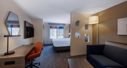 Holiday Inn Express ROCHESTER SOUTH - MAYO AREA Room Type - 1 King Bed Suite