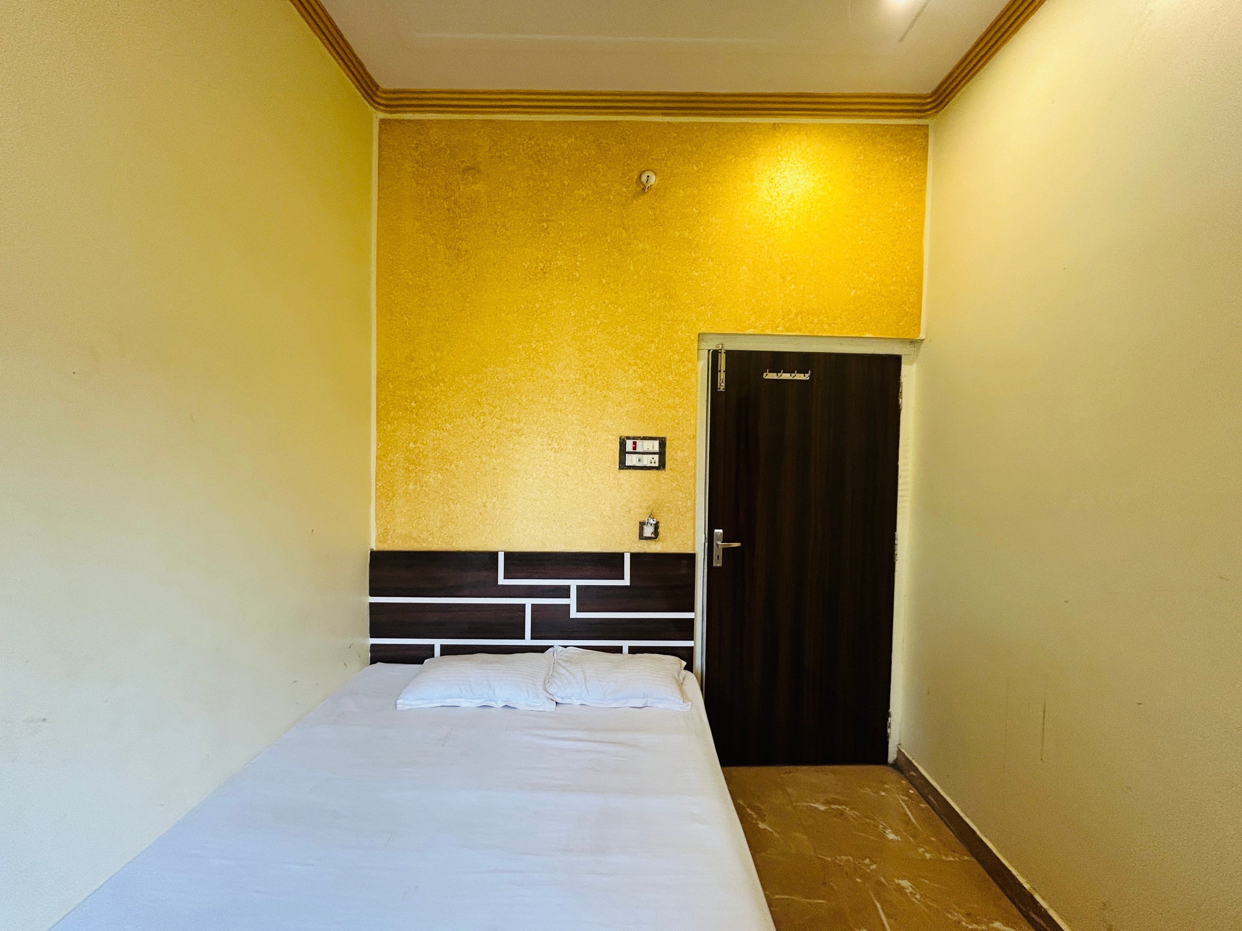 shivkamna guest house&hotel - Tap to explore photos