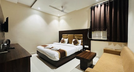 HOTEL KUSUM PALACE Room Type - Deluxe Room HOTEL KUSUM PALACE Room Type - Deluxe Room