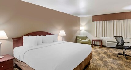 Best Western Elko Inn Room Type - 1 King Bed, Non-Smoking, Microwave And Refrigerator, Work Desk, Wi-Fi, Full Breakfast