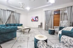 VacationBuddy Charming 4 BHK House Janakpuri