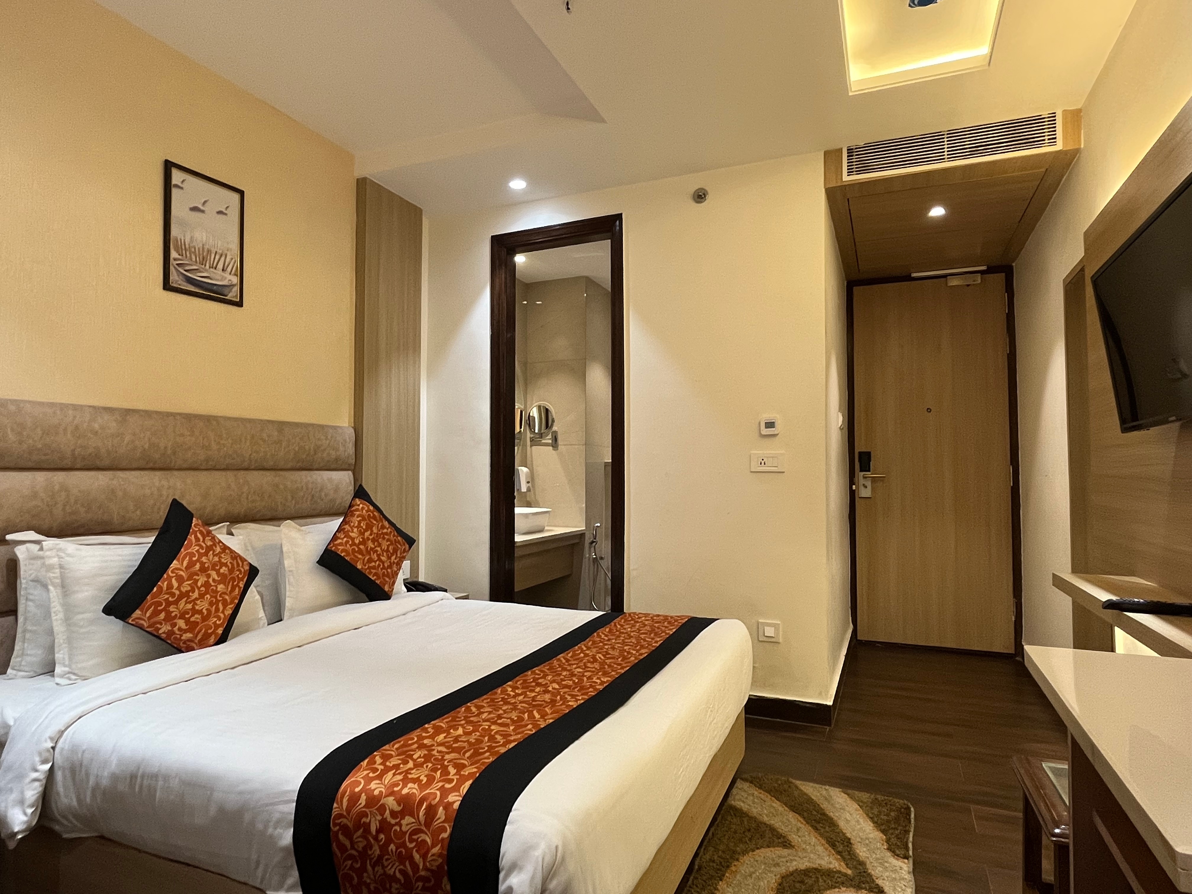 Hotel RRV Near Golden Temple with Parking - Tap to explore photos