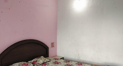 HOTEL GURUJI Room Type - NON AC Couple Room (2 Person)