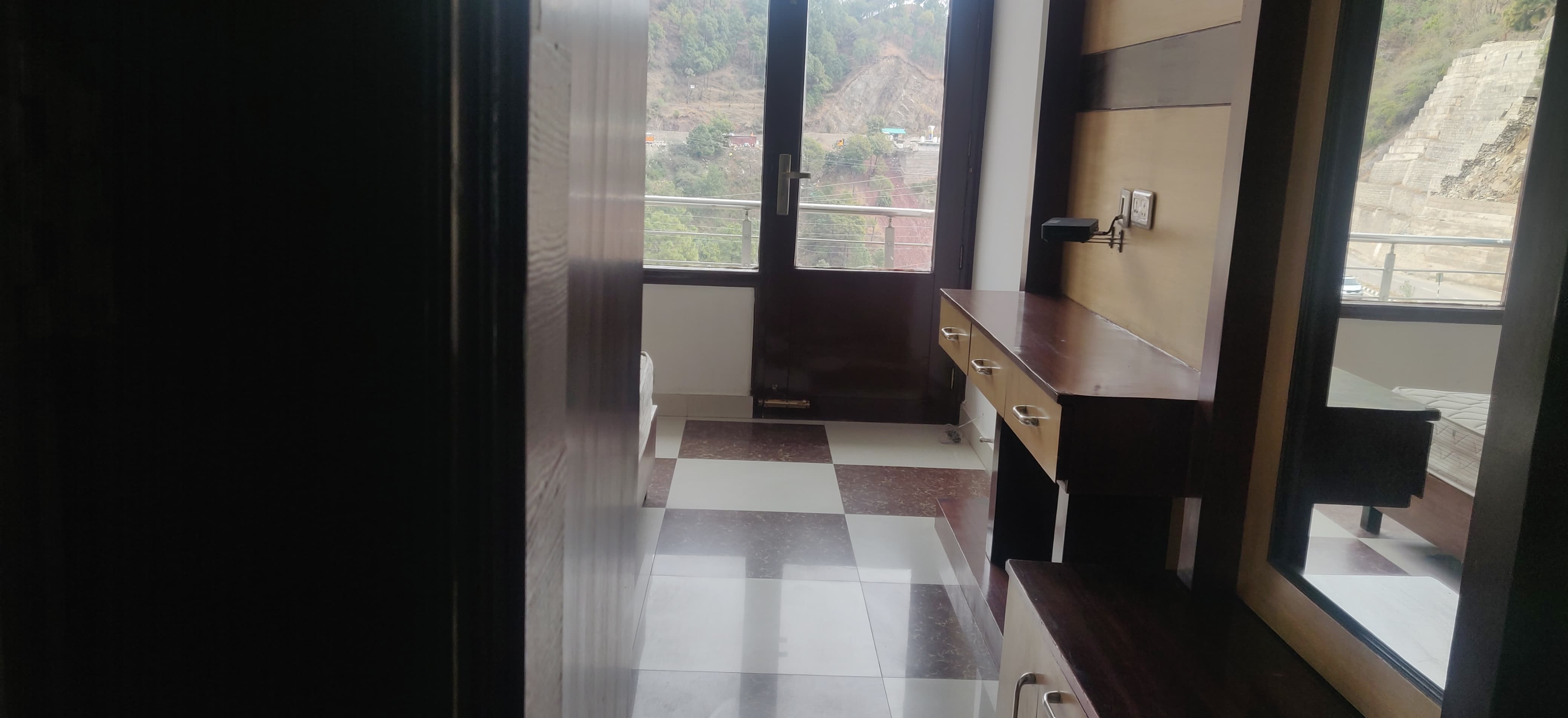 Hotel Hill 7even - Tap to explore photos