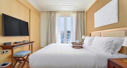 Regent PORTO MONTENEGRO Room Type - 1 King Classic