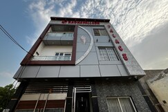 Shree Radha Vallabh Palace  800 m from Prem Mandir