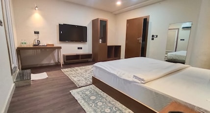 Hemsa Connect A Luxury Jacuzzi Boutique Stay Room Type - Luxury Room with Hill View Balcony Without Jacuzzi Hemsa Connect A Luxury Jacuzzi Boutique Stay Room Type - Luxury Room with Hill View Balcony Without Jacuzzi