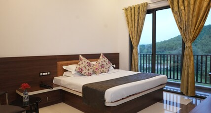 Hotel White Lotus at Ratanpur Border Room Type - Deluxe Double Room