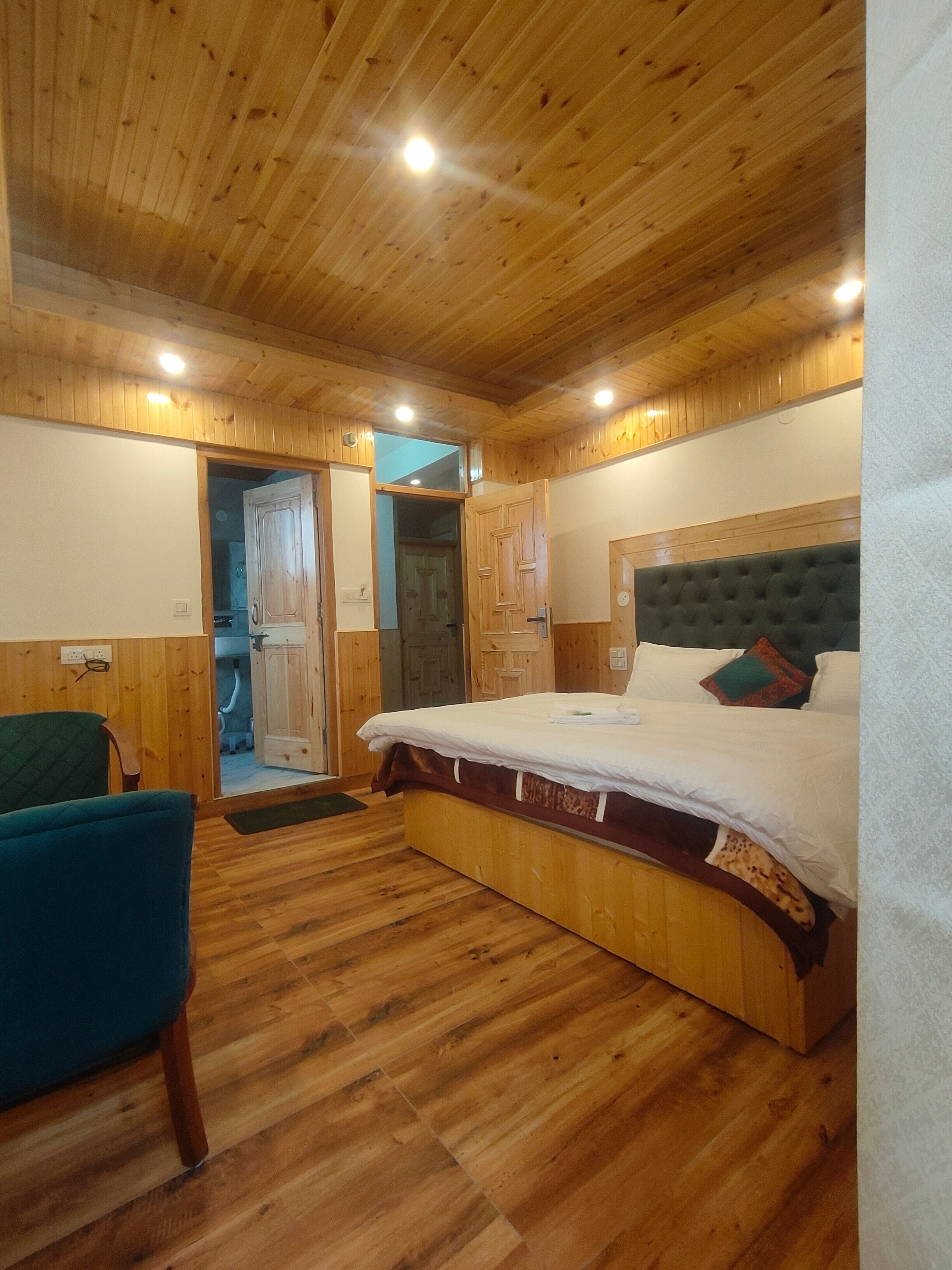 Himlok Bed Breakfast Cozy Stay with Mountain - Tap to explore photos