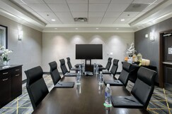 Holiday Inn & Suites ATLANTA AIRPORT-NORTH