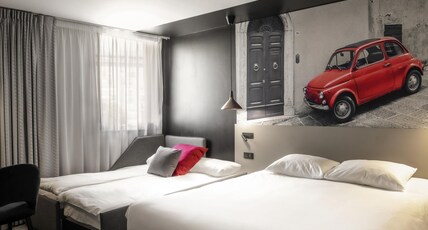 ibis Le Mans Centre Gare Nord Room Type - Standard Room with 1 double bed and twin beds ibis Le Mans Centre Gare Nord Room Type - Standard Room with 1 double bed and twin beds