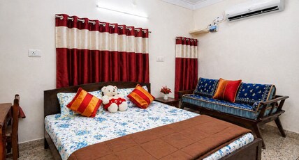 Jaiswal Homestay Room Type - Deluxe Double Room (2 Adults + 1 Child)