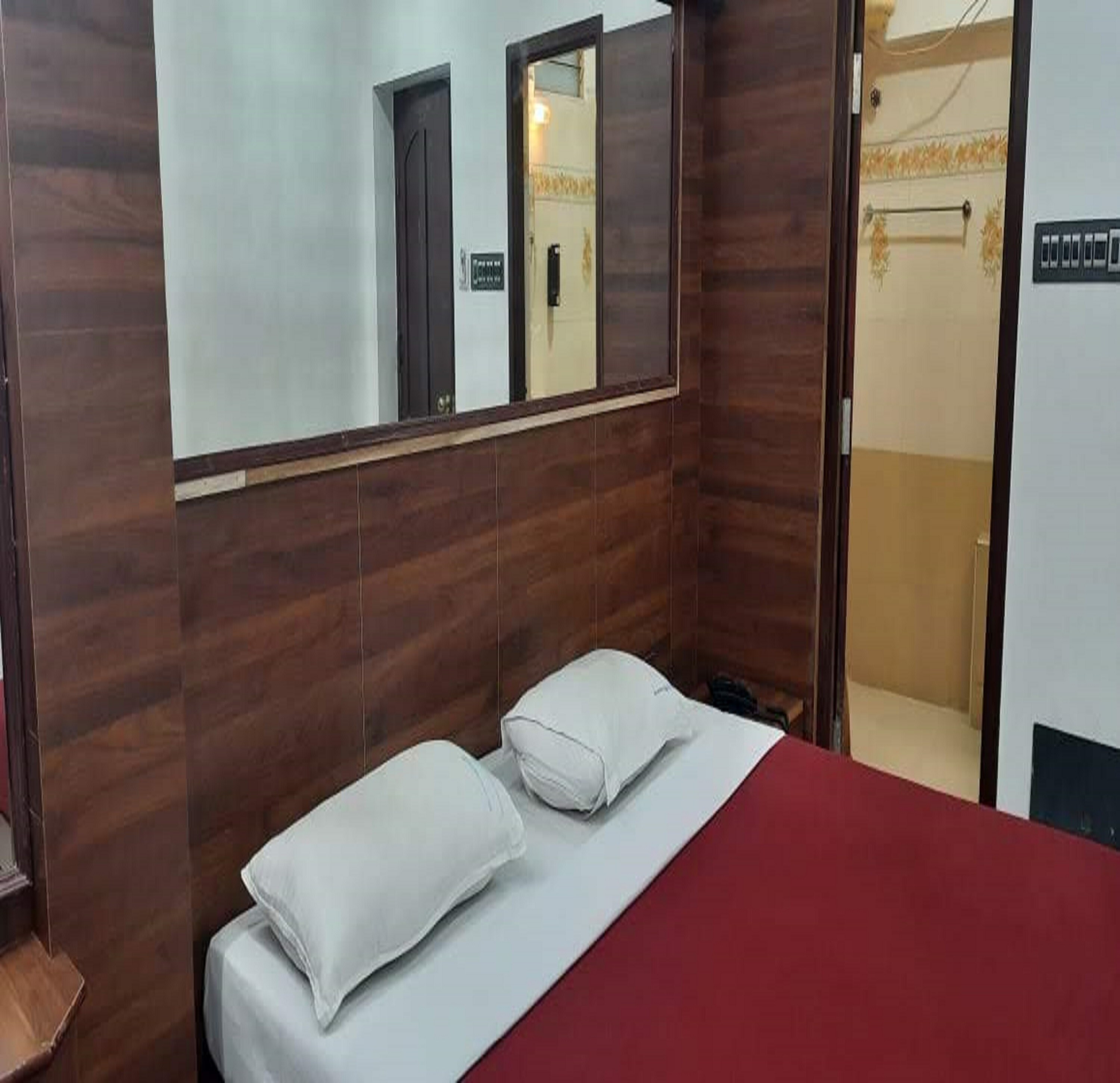 Ajantha Beach Guest House - Tap to explore photos