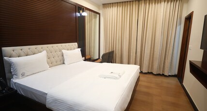 V LEGACY Room Type - Deluxe King Room V LEGACY Room Type - Deluxe King Room