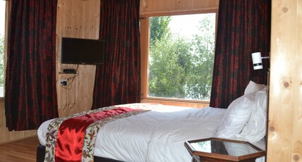 Nigeen Lake View Resort Room Type - Premium Lake View Room