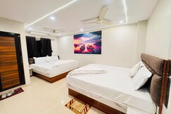 ZQ Guest House - New Market Dharmatala