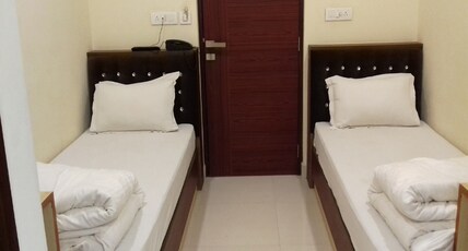 Hotel Kunwer Palace  1.5km from Railway Station Room Type - Non Ac Standard Twin Room