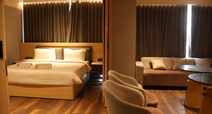 Hotel Four Natives Room Type - Suite with Bath Tub