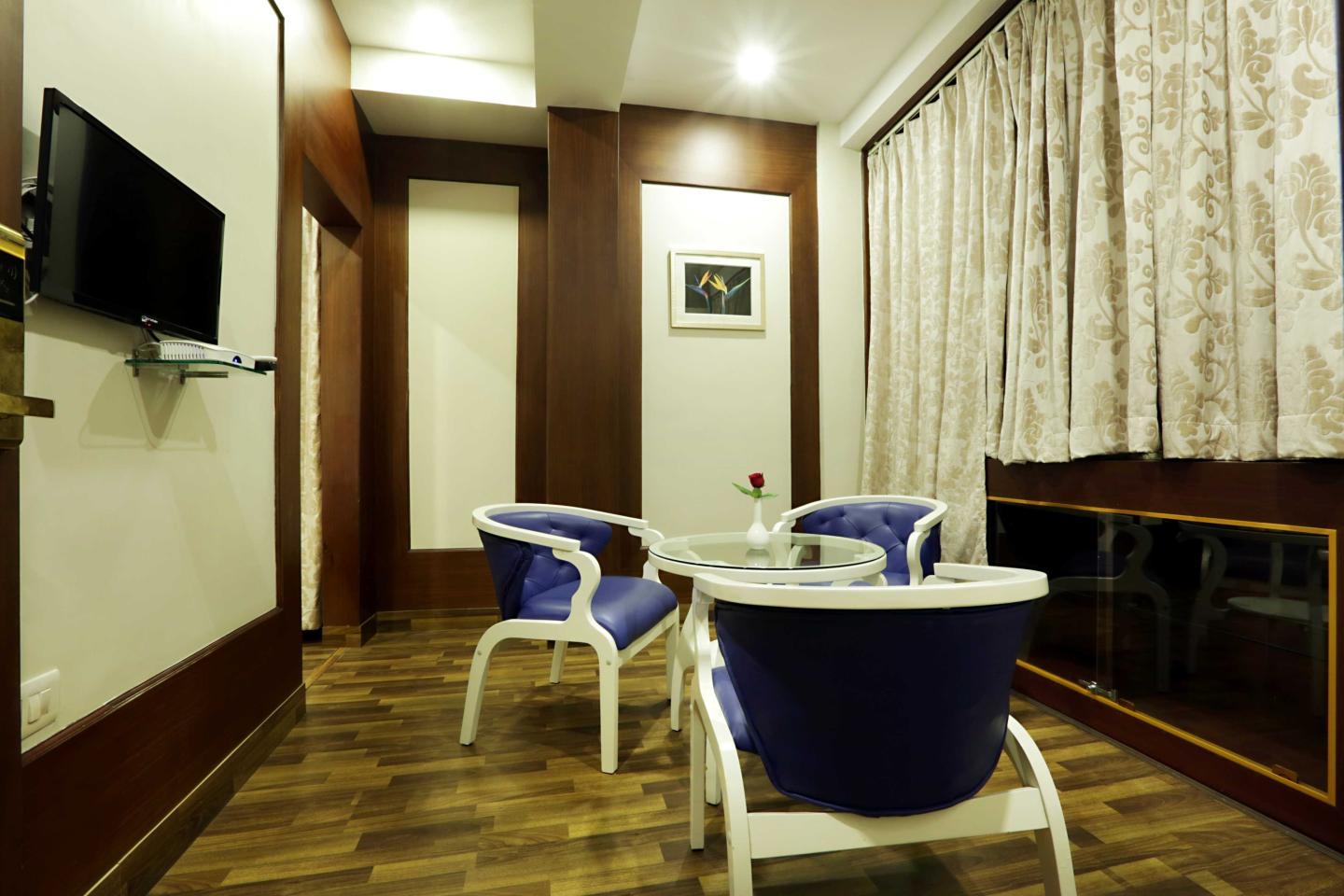 Hotel D Courtyard - Tap to explore photos