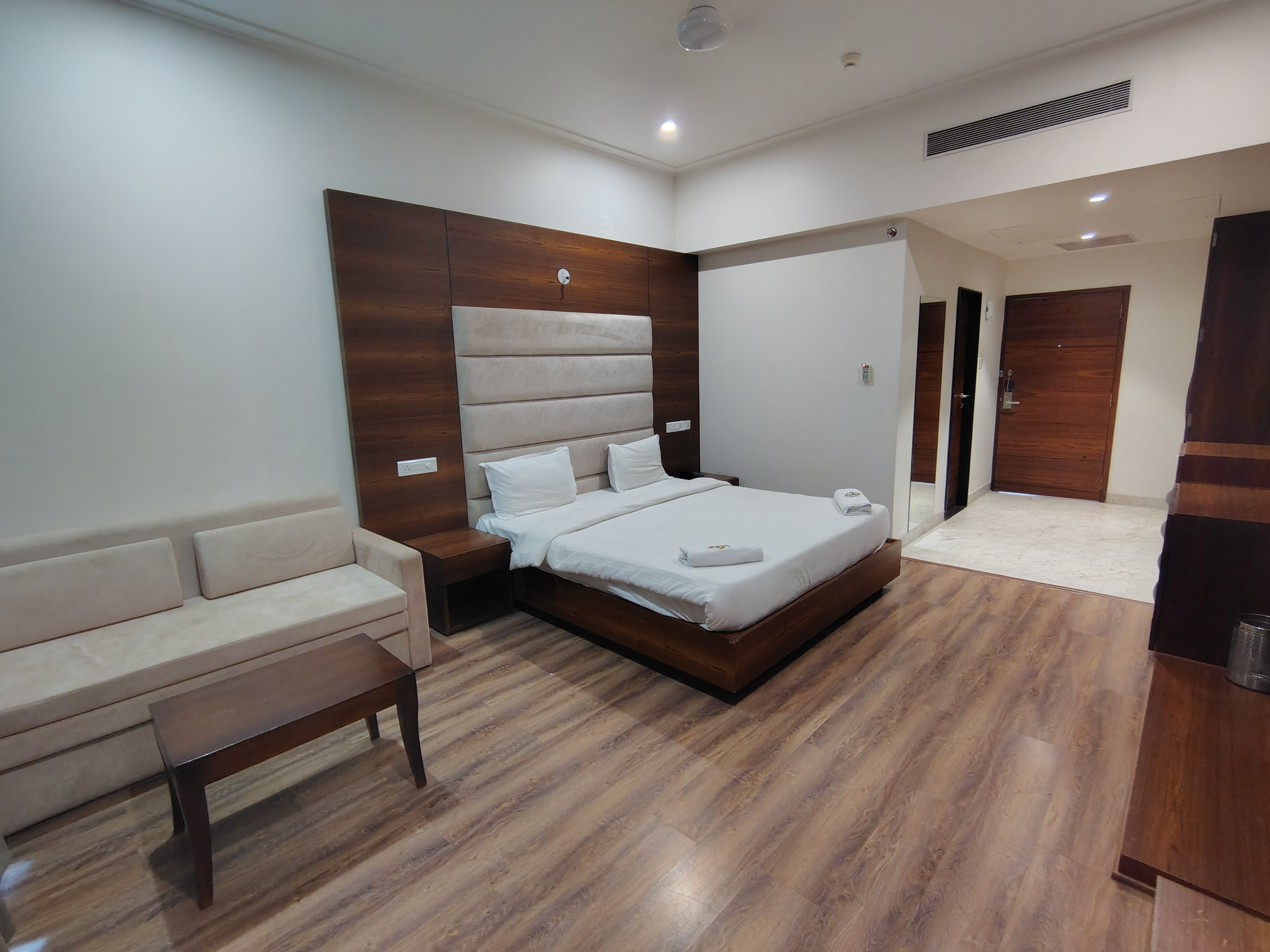 Hotel VS Imperial - Tap to explore photos