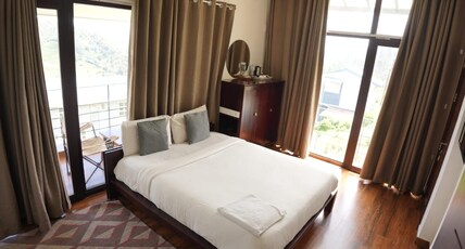 Belmount Room Type - Queen Bed Room with Hill View