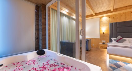 The Ravasa Room Type - Luxury Jacuzzi Suite