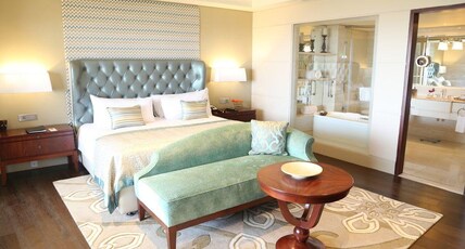 Taj Samudra, Colombo Room Type - Deluxe One Bed Room Suite City View King Bed with Club Amenities and Cocktail Hours