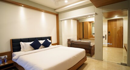 THE SOMNATH GATEWAY Room Type - King Suite Room