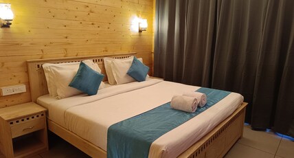 Sand Tent Beach Resort Patnem Room Type - Partial Sea view Deluxe Room with Balcony Sand Tent Beach Resort Patnem Room Type - Partial Sea view Deluxe Room with Balcony
