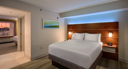 Holiday Inn Express Pigeon Forge  Room Type - 2 Qn Stndrd Comm Mobil Access Roll Shwr