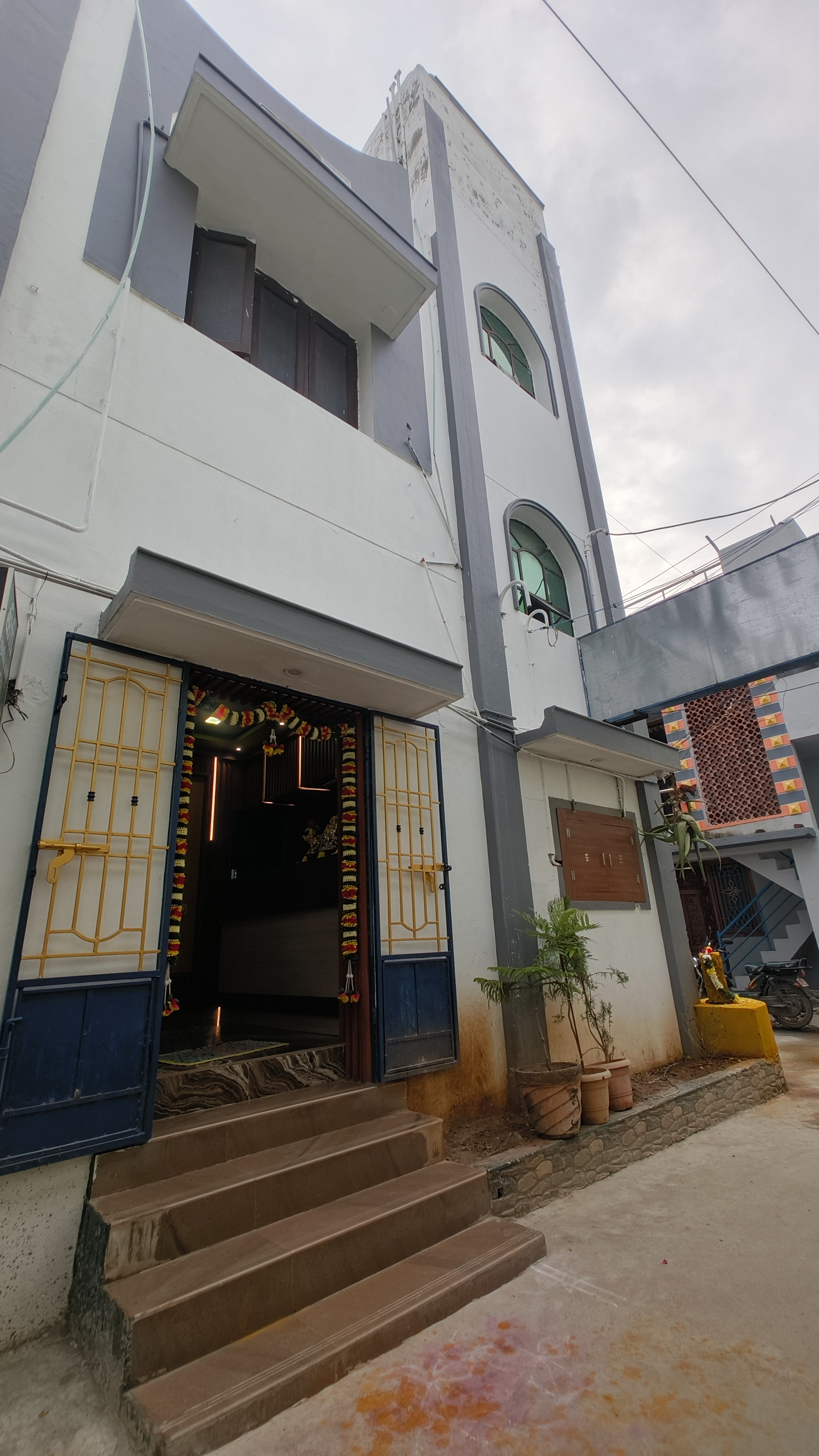Giri Residency - Tap to explore photos