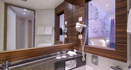 Mercure Hotel Berlin City Room Type - Superior Room with one double bed and garden view