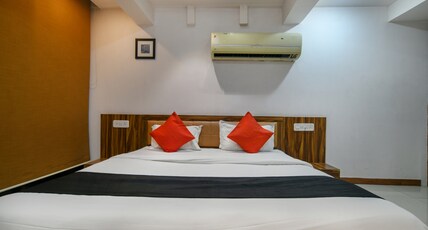 Hotel Holiday Indore Room Type - Deluxe