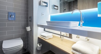 Holiday Inn Express - Erlangen Room Type - 1 Queen Standard Courtyard View Top Floor