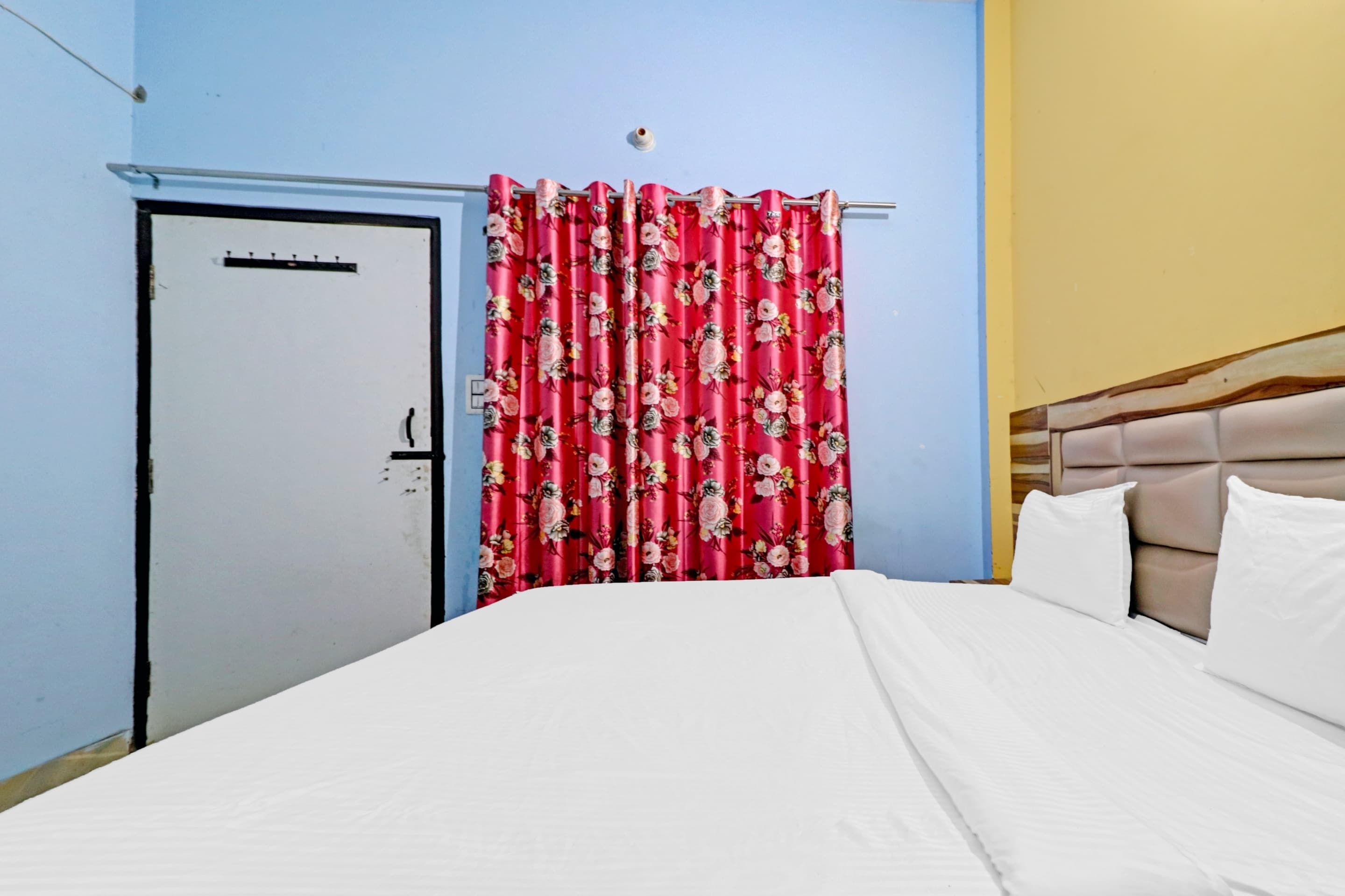 Hotel O Knight guest house - Tap to explore photos