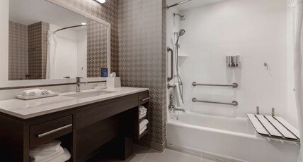 Home2 Suites by Hilton Allentown Bethlehem Airport Room Type - 2 QN MOB ACC TUB STUDIO
