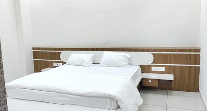 Hotel STR Plaza Room Type - Deluxe Room