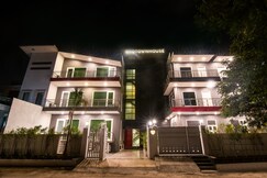 Super Townhouse Galleria Market Near Golf Course Road
