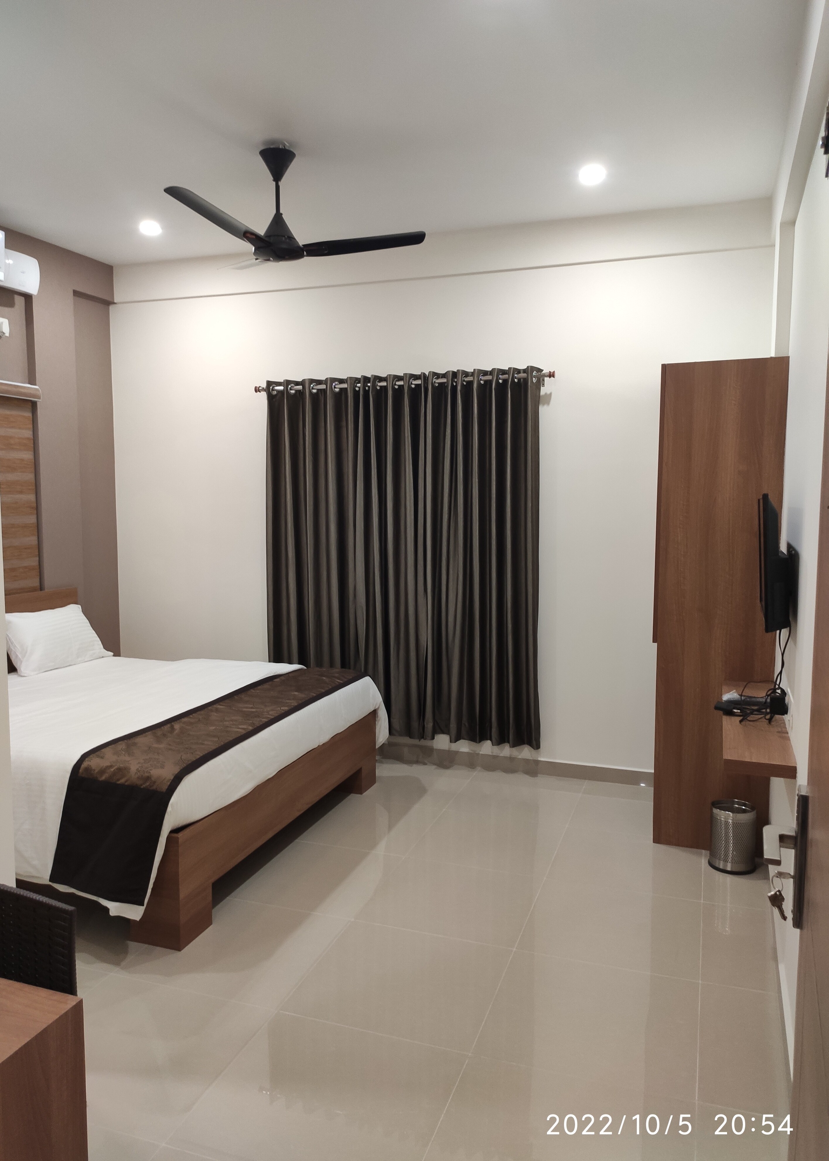 Dream Suites - Tap to explore photos