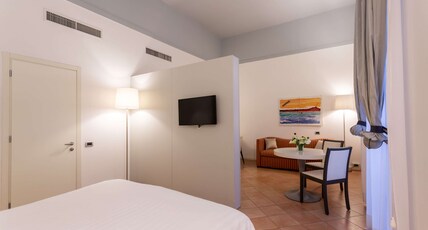 Palazzo Caracciolo Naples, Tapestry Collection by Hilton Room Type - KING JUNIOR SUITE