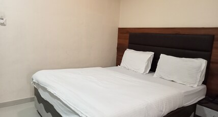 PARAS PALACE Room Type - Standard Non AC with a Free Cup of Tea