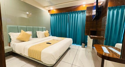 HOTEL SPINNY Room Type - Deluxe Room with Air Conditioning