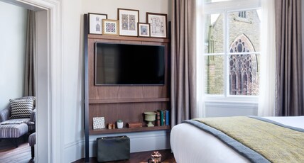 Hotel Indigo DURHAM, an IHG hotel Room Type - 1 King Premium with Methodist Church View