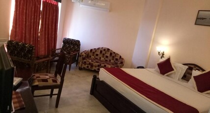 Srichackra International Room Type - Standard Non AC Room