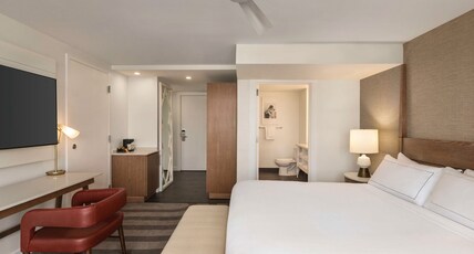 Hilton Cabana Miami Beach Room Type - 1 KING PREM OCNFRNT BALC